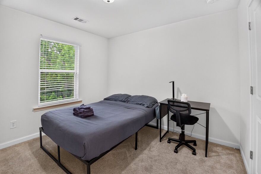 Building Photo - 865 Society Cir