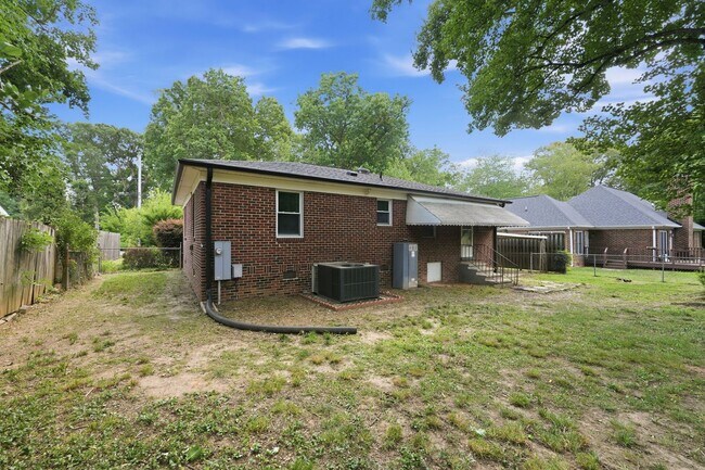 Building Photo - Beautifully Updated 3BR Home in an Established Burlington Neighborhood