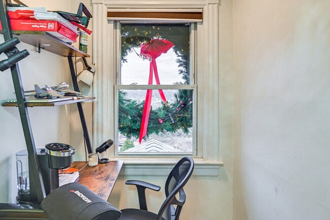 Building Photo - 5 Terrace Pl