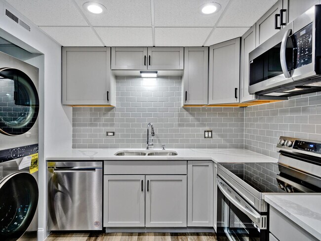 Building Photo - 3849 N Parkway Dr