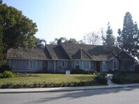 Building Photo - South West Home with Pool.