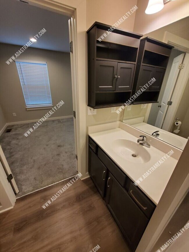 Building Photo - Gorgeous Like New-Built in 2020-Louisburg Town Home-Available in JULY!!