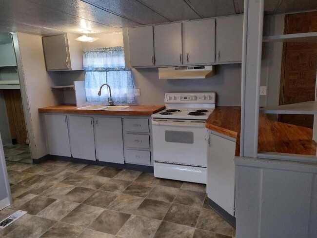 Building Photo - 3bd 1ba Located in Ocean Shores