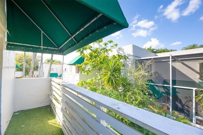 Building Photo - 565 NW 97th Ave