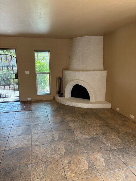 Fireplace - 817 E North Ln