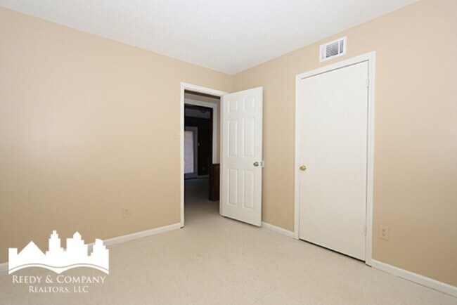 Building Photo - 5087 Breckenwood Dr