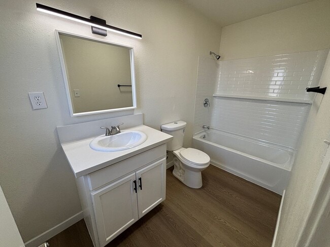 Building Photo - Fully Renovated 1BD/1BA Duplex Unit | Eucalyptus Ave, Moreno Valley