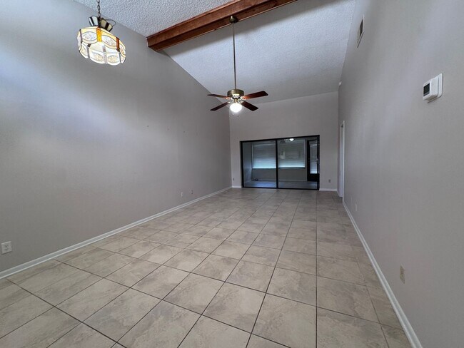 Building Photo - 152 Carolwood Blvd