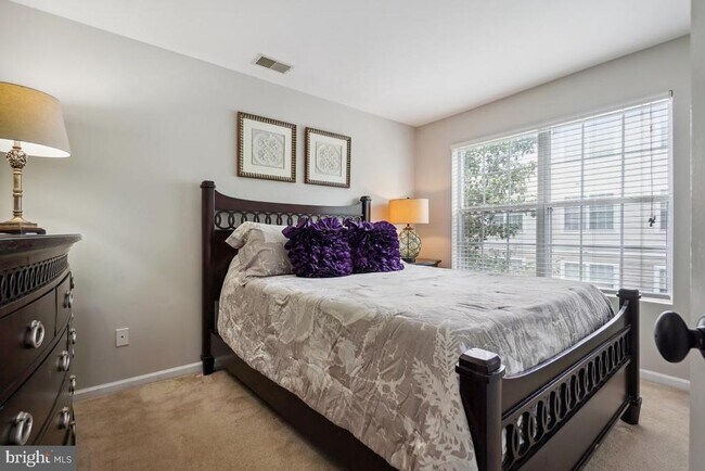 Building Photo - 8095 Lacy Dr