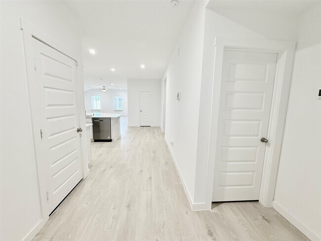 Building Photo - 31611 Farlam Farms Trl