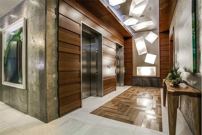 Building Photo - 216 Barton Springs Rd