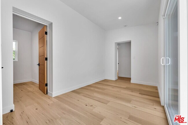 Building Photo - 2216 Ashland Ave
