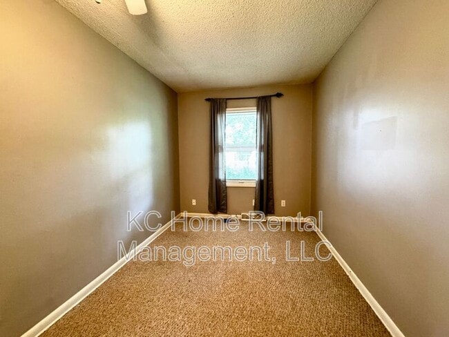 Building Photo - 5431 Outlook St