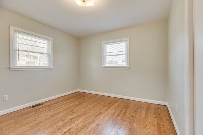 Building Photo - 606 Pine Ridge Rd