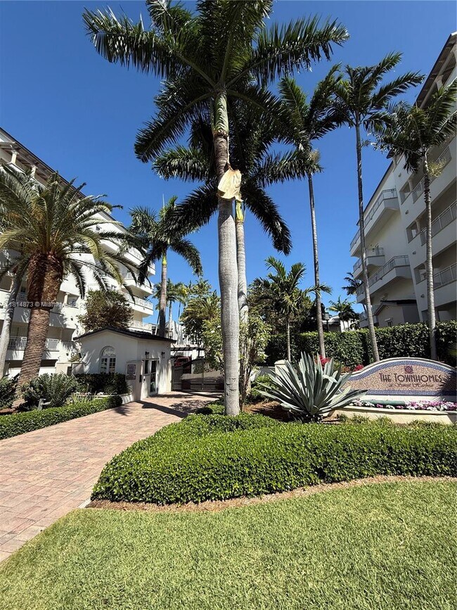 Building Photo - 1415 Sunset Harbour Dr