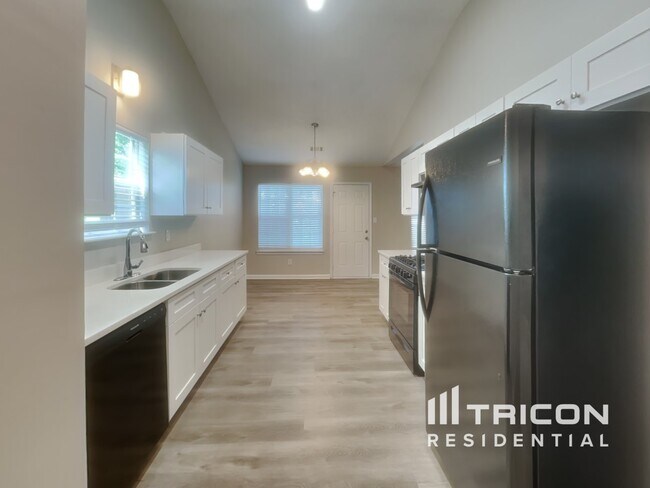Building Photo - 5093 River Overlook Way