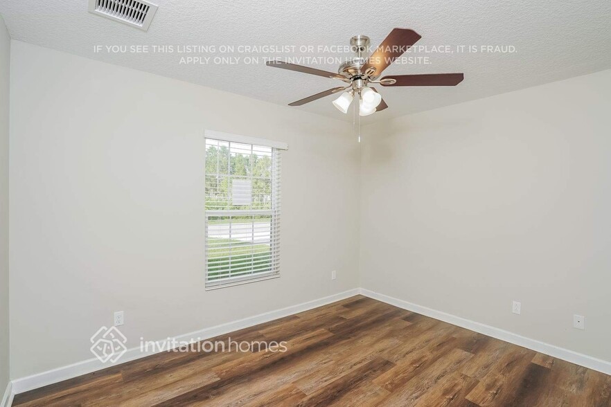 Building Photo - 1710 SW Buttercup Ave