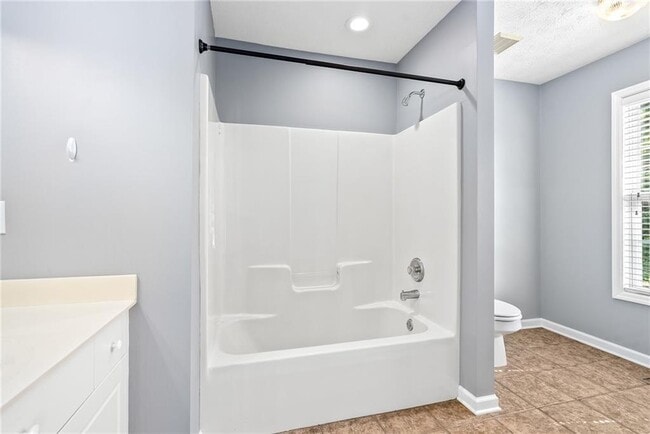 Building Photo - 1477 N Donahue Dr