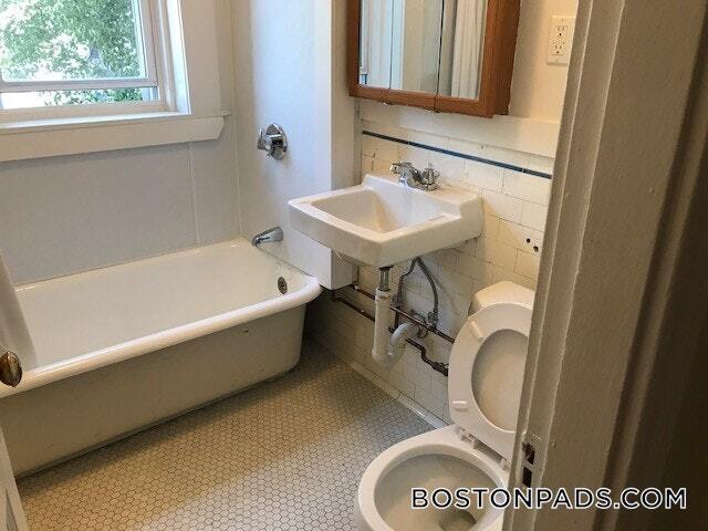 Building Photo - 235 Park Dr