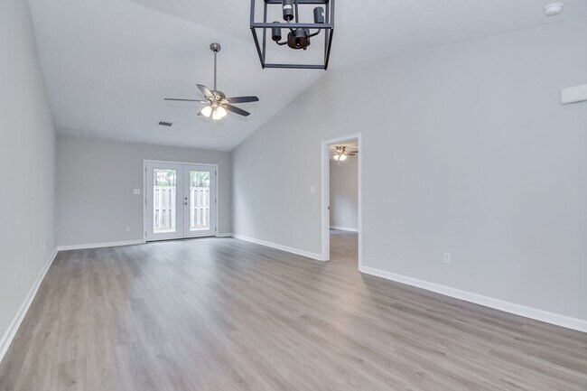 Building Photo - Updated 2 Bedroom 2 Bath Townhouse in Evans
