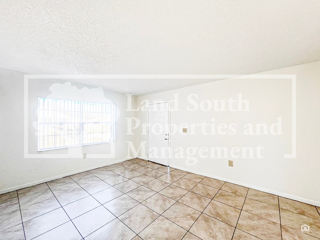 Building Photo - 5824 Charlton Dr