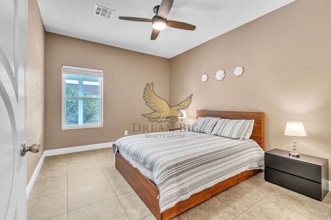 Building Photo - 4615 E St Louis Ave