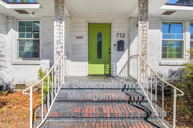 Building Photo - 712 Columbus Dr