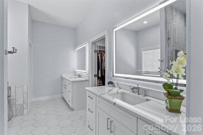 Building Photo - 129 Greens Rd