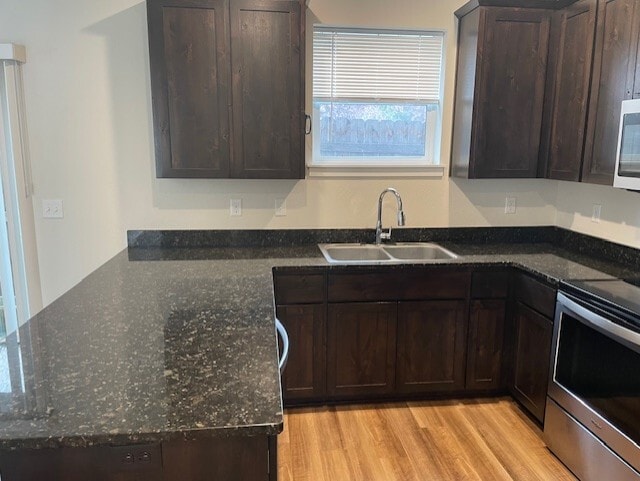 Building Photo - 404 Oak St