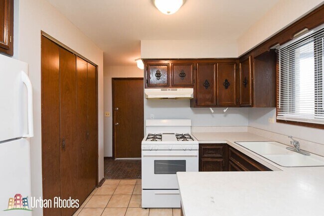 Building Photo - 3042 N Central Ave