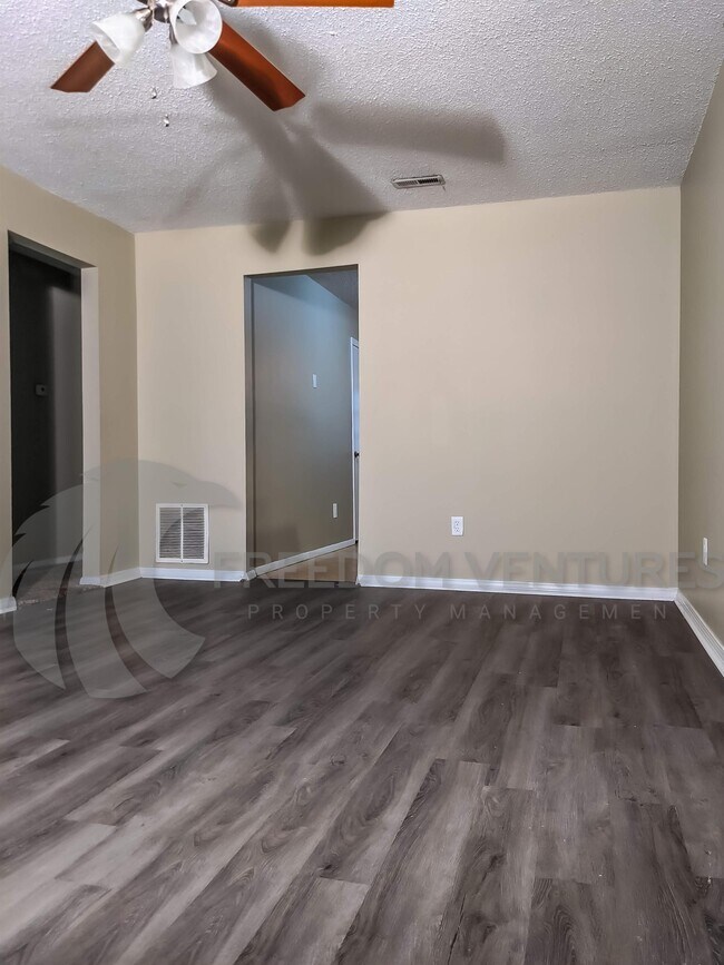 Building Photo - 2300 Grayson Valley Dr