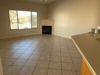 Building Photo - Beautiful 4 Bedroom 2 Bathroom Home