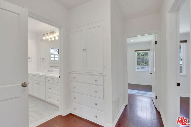 Building Photo - 1512 Pandora Ave