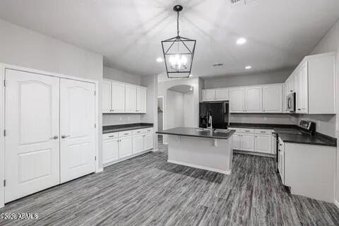 Building Photo - 18009 W Sunnyslope Ln