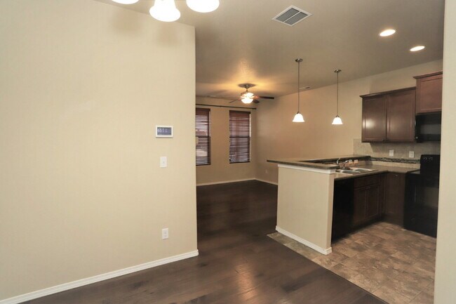 Building Photo - Your Dream Townhome Awaits — Comfort, Styl...