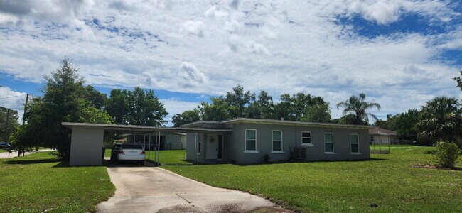 Building Photo - Charming 2-Bedroom Retreat on Christmas Hill in Titusville