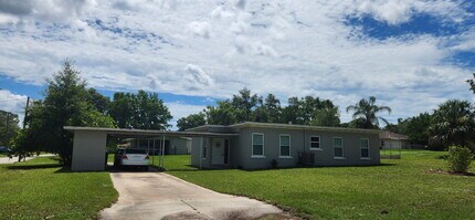 Building Photo - Charming 2-Bedroom Retreat on Christmas Hill in Titusville