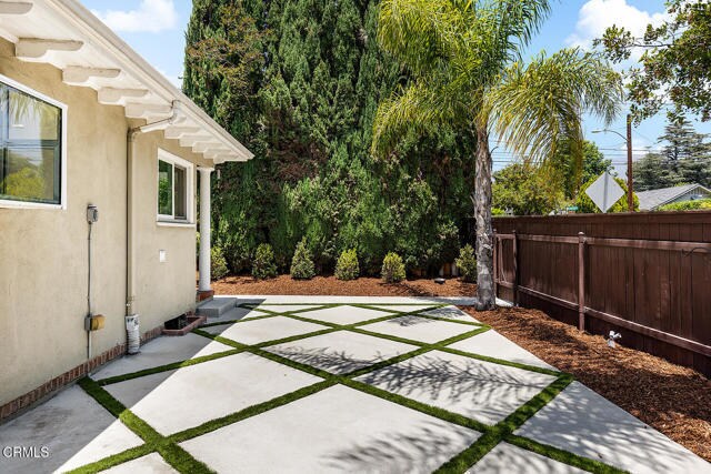 Building Photo - 1469 Las Lunas St