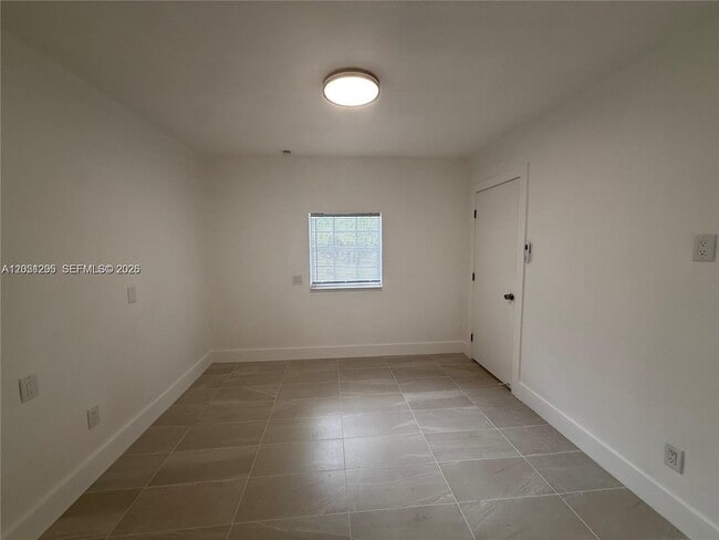 Building Photo - 6765 SW 34th St