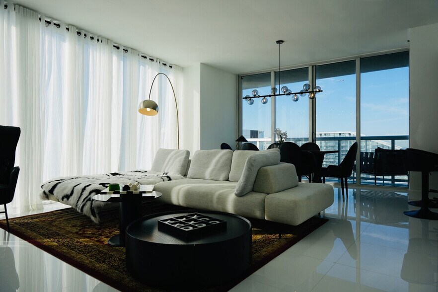 Building Photo - 631 Brickell Ave