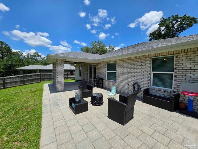 Building Photo - 5565 Riviera Dr