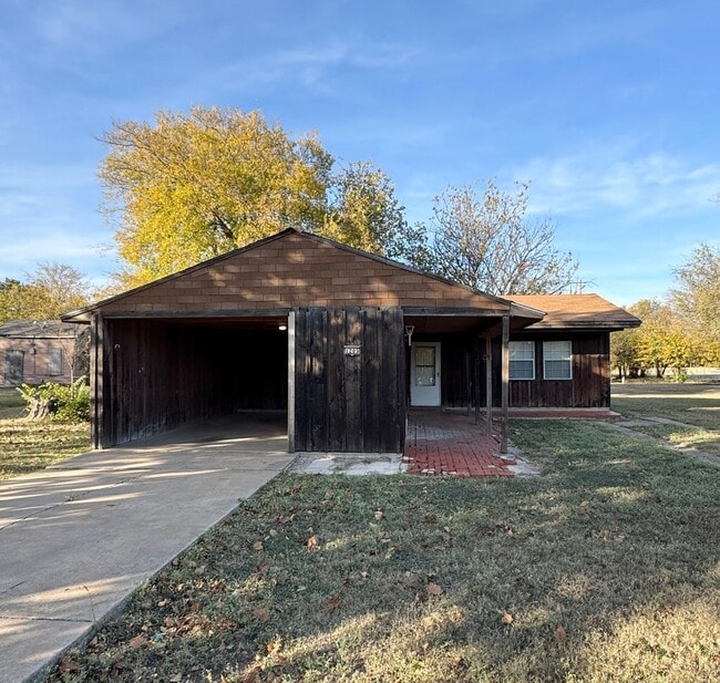 Primary Photo - 1205 NW Euclid Ave