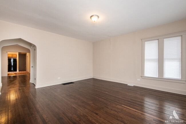 Building Photo - 7649 S Paxton Ave