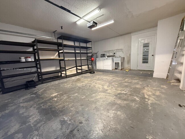 Building Photo - 3461 SW 154th Ct