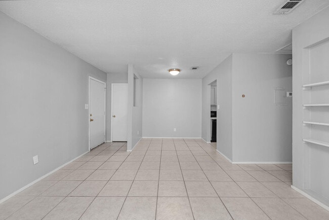 Building Photo - 1555 Green Briar Pkwy