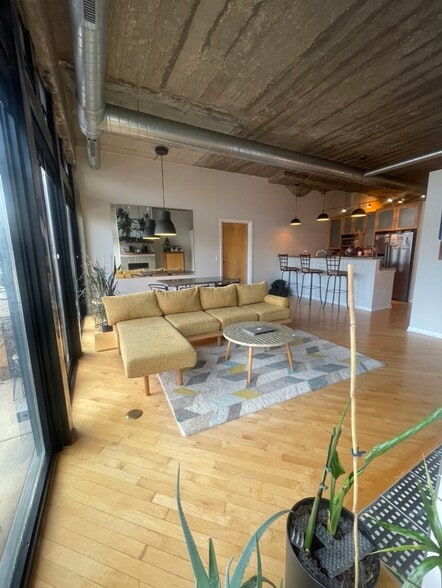 Great Room - 1000 W 15th St