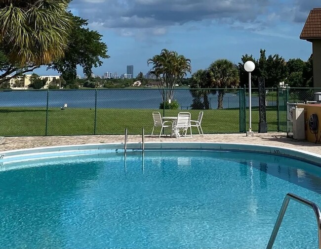 Building Photo - Spacious 1 Bed + Den | 1.5 Bath Apartment by the Canal with Pool