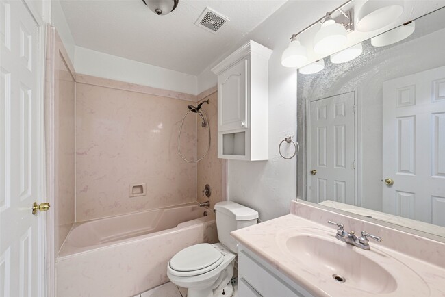 Building Photo - 2406 Joel Wheaton Rd