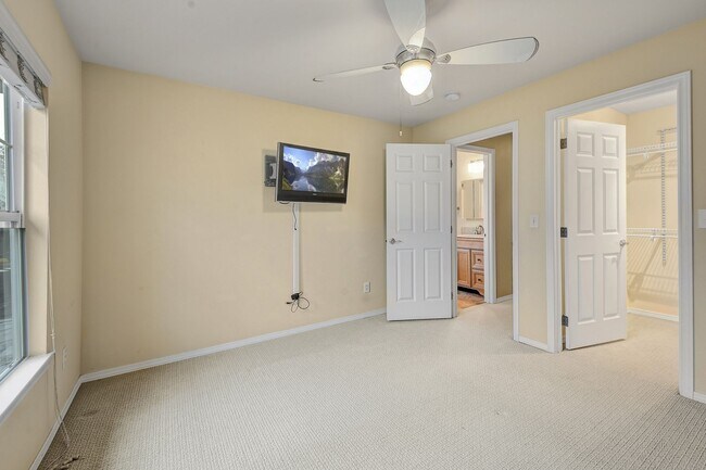 Building Photo - 3bd/2.5ba Snoqualmie Townhome