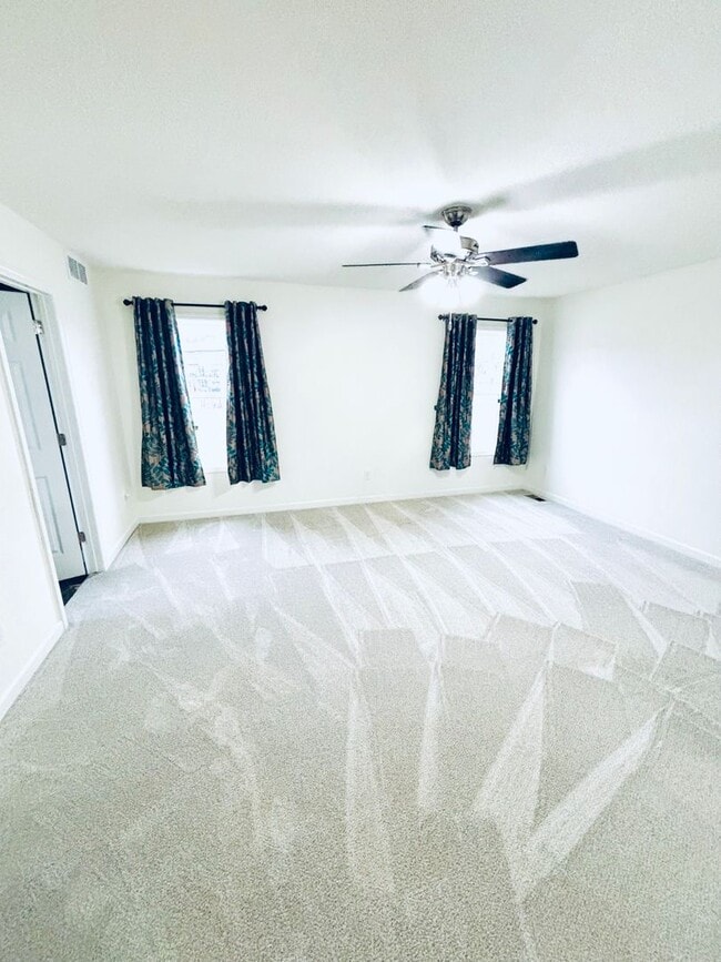 Building Photo - Beautiful 4 Bedroom Single Family Home in Prime Shakopee Neighborhood